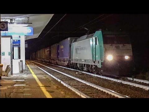 Treni serali in transito nella stazione di Casalpusterlengo
