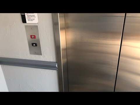 [EL] 1999 MontgomeryKone Series 220 Hydraulic Elevator at Johnsbury Square (Cornelius, NC)