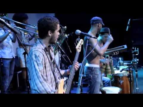 Oghene Kologbo & Abayomy Afrobeat Orquestra - Mister Folow Folow