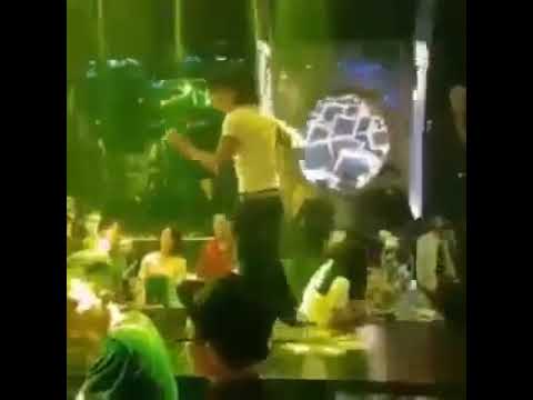 Khá Bảnh quẩy nhạc walk on da street