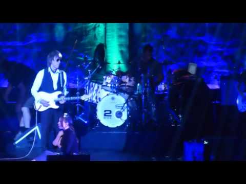download lagu mp3 mp4 How Tall Is Jeff Beck, download lagu How Tall Is Jeff Beck gratis, unduh video klip How Tall Is Jeff Beck