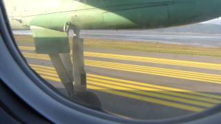 preview picture of video 'Wideroe Dash 8-200 LN-WSA departing Sörkjosen bound for Tromsö'