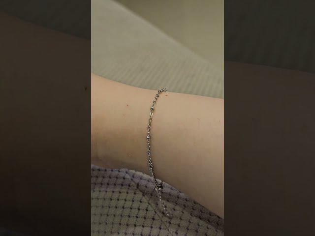 اسوارة شانيل ناعمة فضي مزينة بأحجار