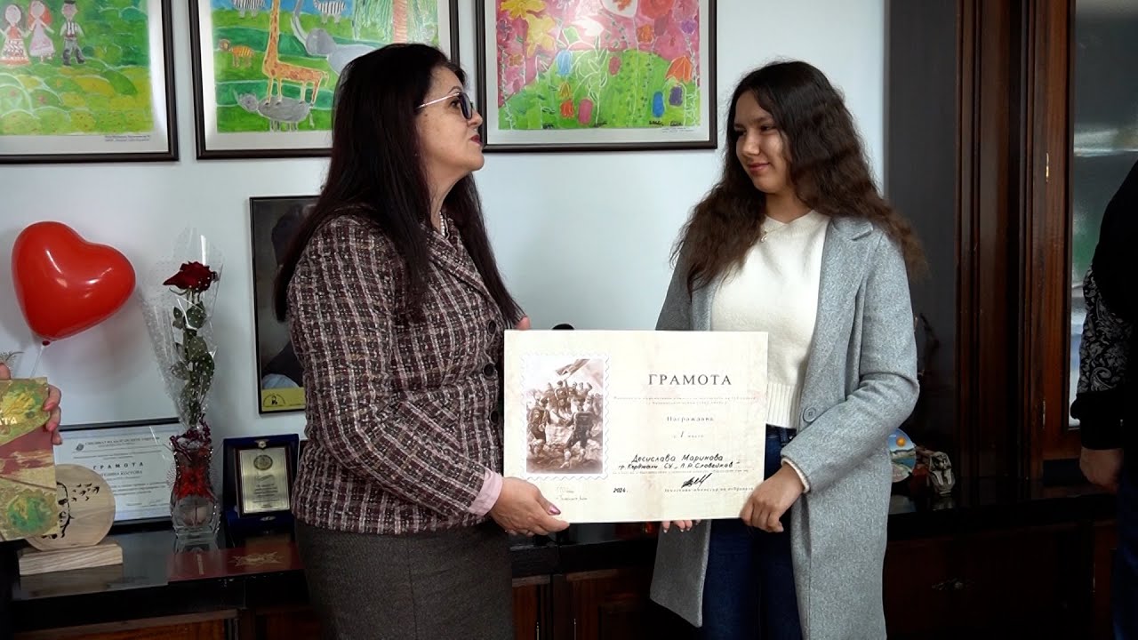 РУО - Кърджали награди Десислава Маринова от школа "Историка" в конкурса „Наследник съм на...“