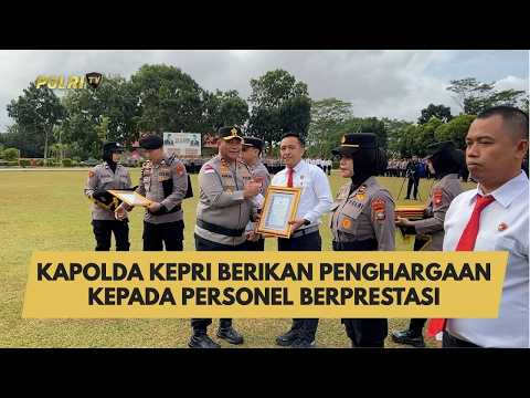 KAPOLDA KEPRI BERIKAN PENGHARGAAN KEPADA PERSONEL BERPRESTASI