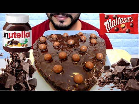 EATING Chocolate Cake (ASMR Eating Sounds) | أصوات الاكل كعكة الشوكولاتة
