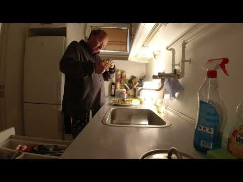 MongoTV_10246 - LUNER TALLERKEN AFTENSMAD i OVN Klokken 13.45 Med MEDISTERPØLSE-KARTOFTER-BRUN SOVS