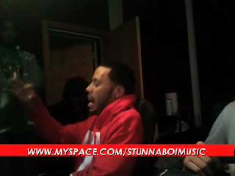 STUNNA BOI PREVIEWS SONG @ THE STUDIO