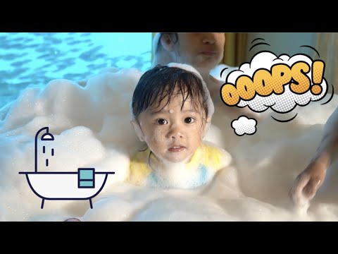 TRAVIS IN BUBBLE BATH