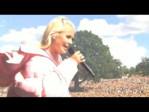 Zara Larsson feat. MNEK - Never Forget You (Live at V Festival 2016)
