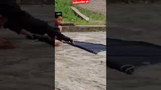 Download lagu Mainan Sarung #shorts #suasanapedesaan #anakdesa #sarung #maianananak #pecut #perangsarung mp3