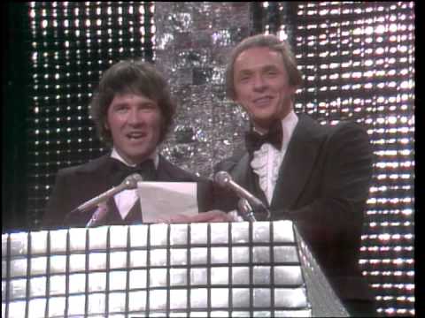 Crystal Gayle wins the Top Female Vocalist - ACM Awards 1977