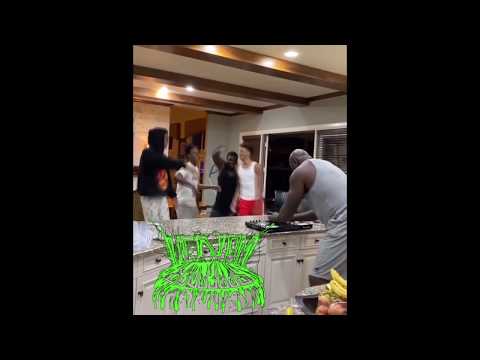 Shaquille O'Neal DJs Death Metal for his Kids in the KITCHEN!!