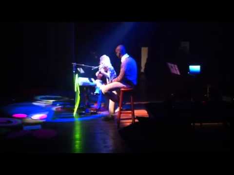 Thiaguinho e Luiza Possi - Ta Vendo Aquela Lua