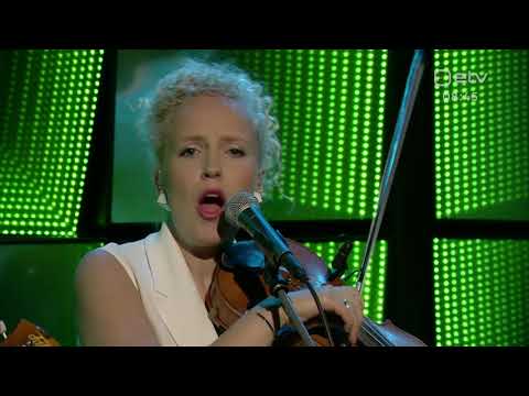 CURLY STRINGS "Kauges külas"