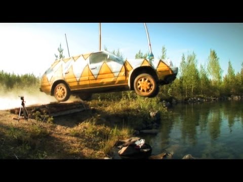 STUNT FAIL: Car Jump Into A Lake!