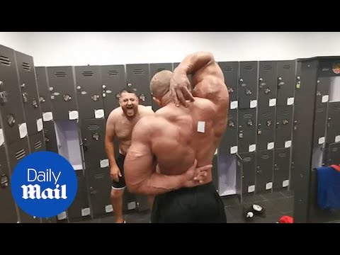 Bodybuilder hilariously struggles to reach sticker on his back