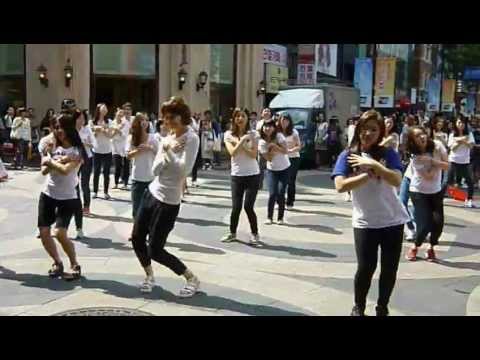 Gangnam Dance: Sexy ladies in the street of Seoul