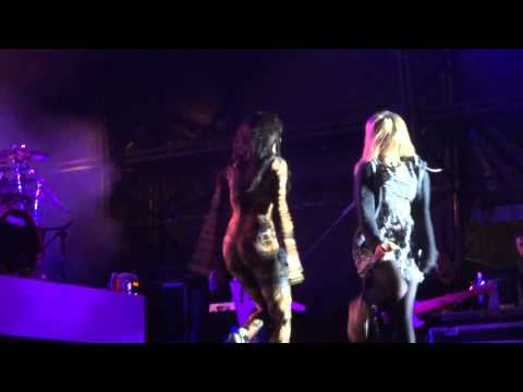 Jessie J - Price Tag Feat. Becky Hill - *FRONT ROW* - Warwick Castle.