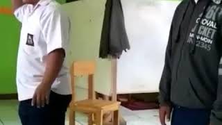 Download lagu Lucu orang idiot belajar pancasila mp3