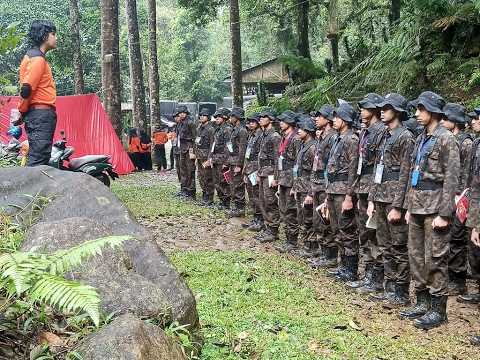 Yel yel Angkatan 10 SMK Negeri 4 Kota Depok