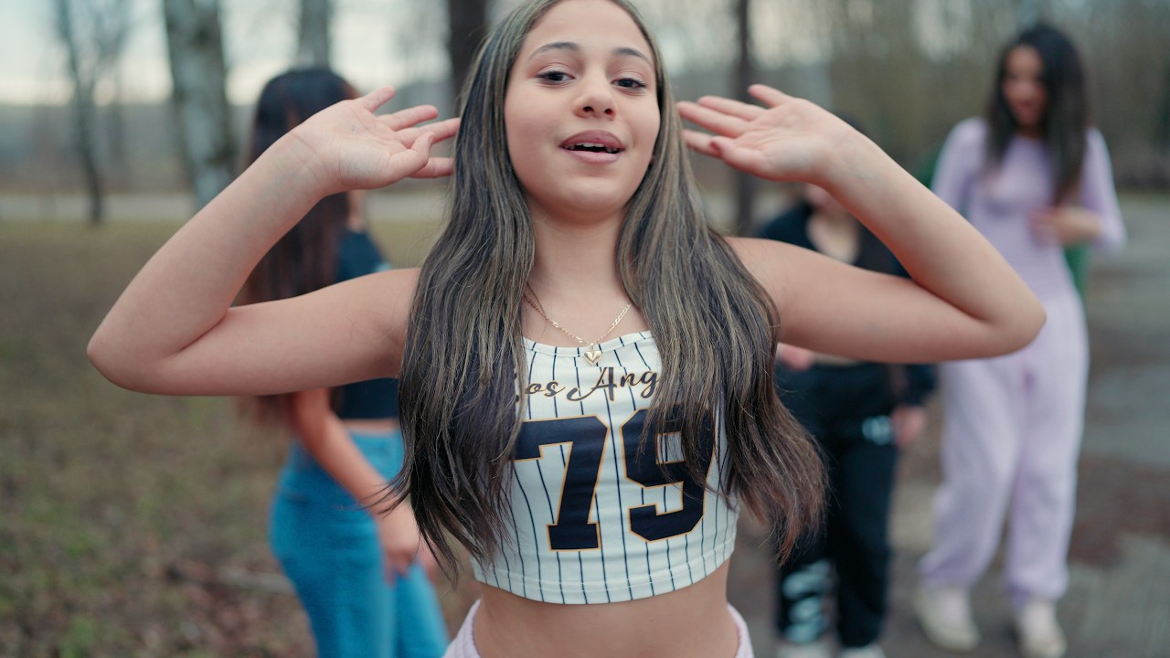 Nikolka a spol - Tanecne cover video od Gorry band