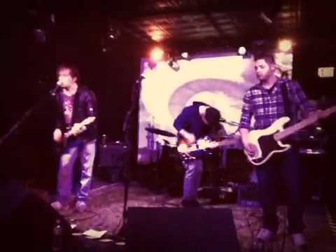 Low Flying Jets - Listen (Live @ The Saint 1/28/12)