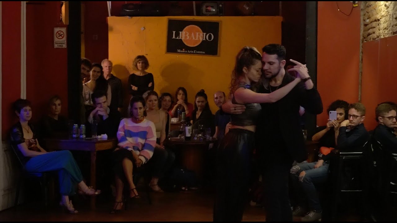 Mandria bailan Marco Celentano & Julieta Falivene. El Cachivache Tango