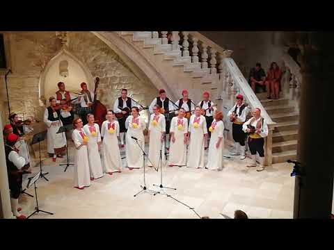 Ženska klapa FA Linđo s Linđovim orkestrom pjeva pjesmu Vehni Vehni fijolica (Knežev dvor, 2020.)