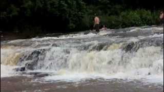 preview picture of video 'Tijolo mostra: Como NÃO descer a Cachoeira do Jacaré - Iporã - PR.'