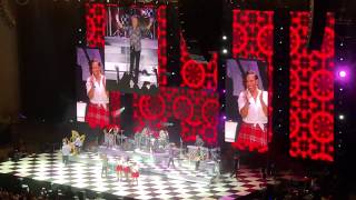 Rod Stewart and Bridget Cady &#39;It Takes Two&#39; Live