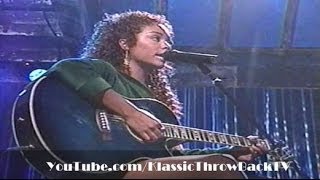 Wyclef Jean ft. Claudette Ortiz - &quot;Two Wrongs&quot; Live (2002)