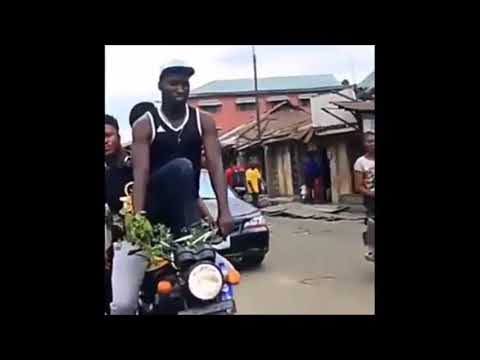 Huge crown follow danfo driver (mad melon) to the mogue