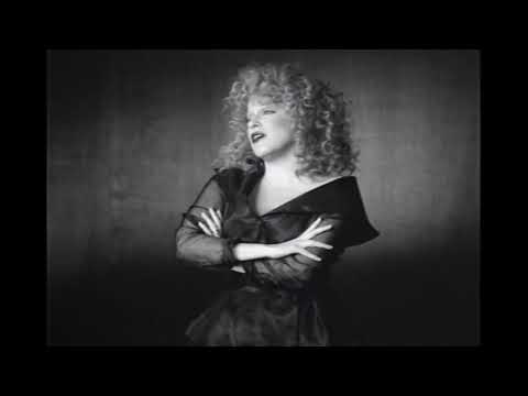 Bette Midler performing Wind Beneath My Wings