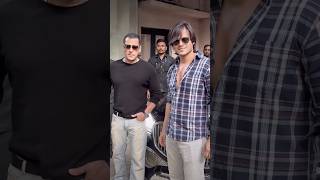 Download lagu Salman Khan meets Vivek Oberoi in parallel universe 😂😂 #salmankhan #bollywood mp3