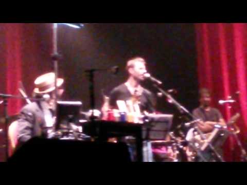 Kevin Johansen y Julian Benjamin Temas de Instrucción Cívica