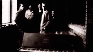 Tindersticks – People Keep Comin&#39; Around (Live, 2001)