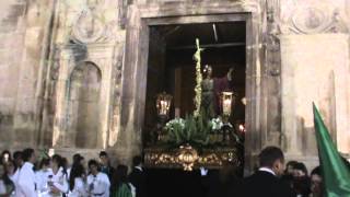 preview picture of video 'ENTRADA AL TEMPLO DE SAN JUAN EVANGELISTA. JUEVES SANTO, HUELMA 2013'