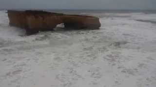 preview picture of video 'Port Campbell National Park - The London Bridge'