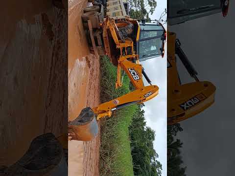 retroescavadeira  descendo de cima de caçamba Strada cotriguaçu mato grosso