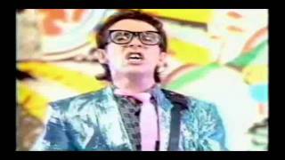 Elvis Costello - Oliver's Army (w/lyrics)