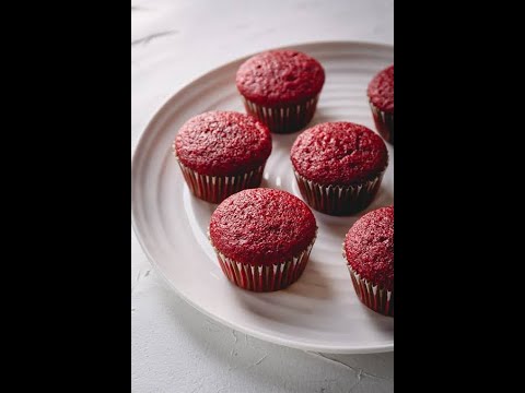 Soft and fluffy RED velvet cupcakes | Spongy Red velvet cupcakes