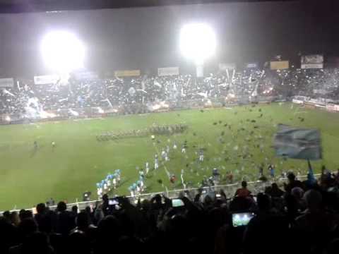 "Recibimiento de Atletico contra SanMartin (SJ )" Barra: La Inimitable &bull; Club: Atlético Tucumán