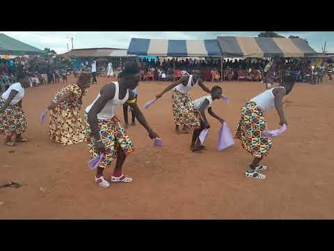 Prestation du groupe de danse Anoumougnan de Krégbé lors de la fête de Banne à Krégbé en octobre 22.