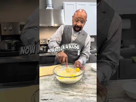 Quick & Easy Cornbread Cake #recipe #food #holiday