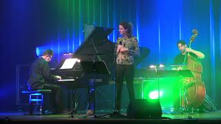 Jazz singer