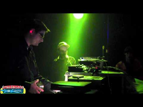 CRUCIAL ALPHONSO ft mc - give thanks & praise to di dub creation pt 10\1 @ black buddah 18-5-12