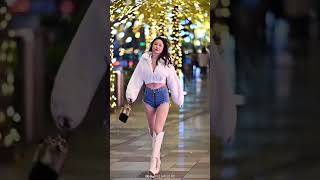 Ngực to mông căng