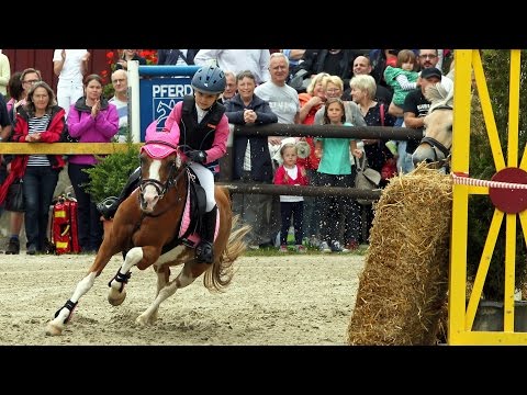Malu (7) und Senna - Ponyrennen in Marienheide am 17.07.2016