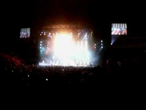 akon and gwen in winnipeg singing sweet escape (part2)